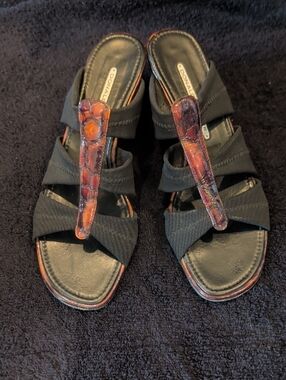 Donald J. Pliner Black Sandals with Brown Leather-Trim Toe Strap
